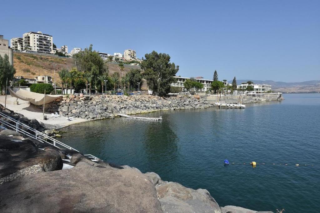 טבריה Roses By Lake Kinneret מראה חיצוני תמונה